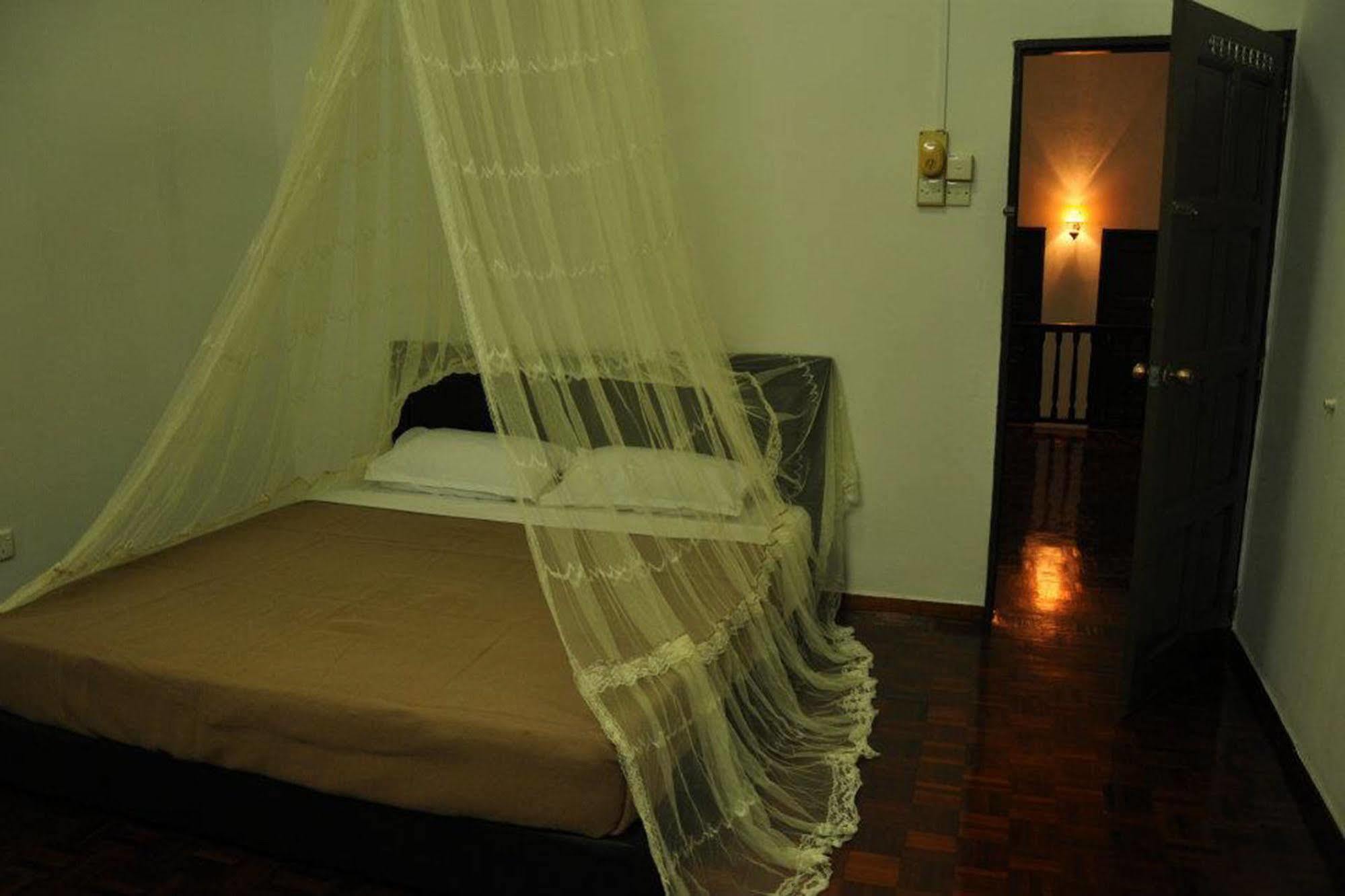 Casa Blanca Guest House Malacca Exterior photo